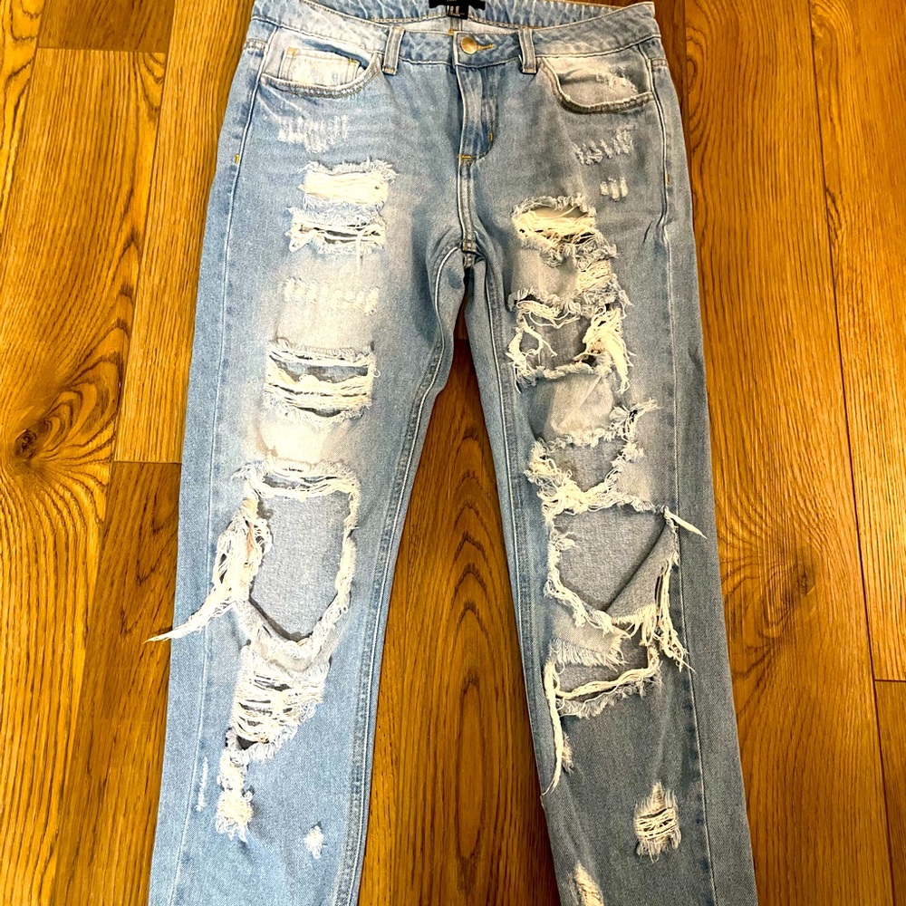 Forever 21 Distressed Mom Jeans Size 27